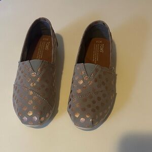 TOMS Tan and Gold Polka Dot Moccasins